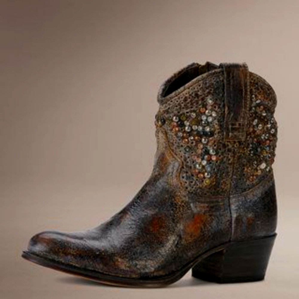✨ HP ✨ Frye Deborah Studded Booties Distressed Leather Embellished. Size: 7